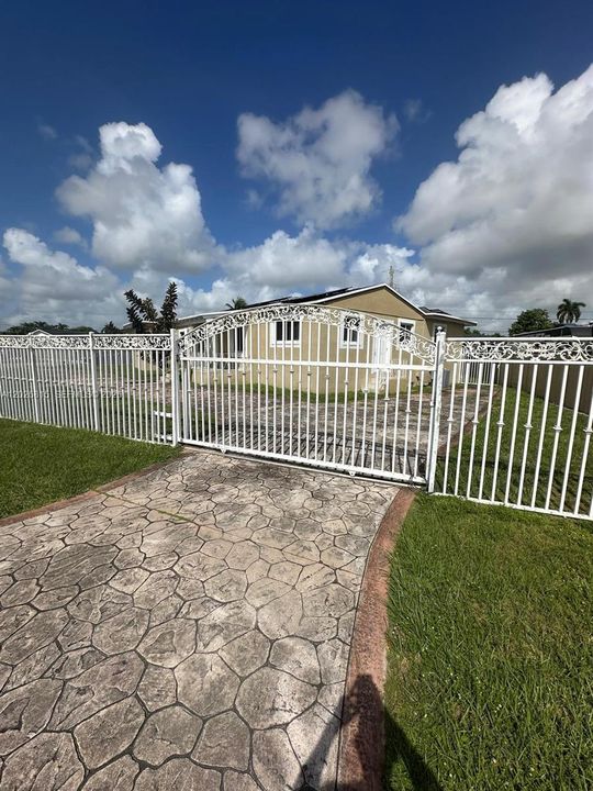 For Sale: $749,900 (0 beds, 0 baths, 2541 Square Feet)