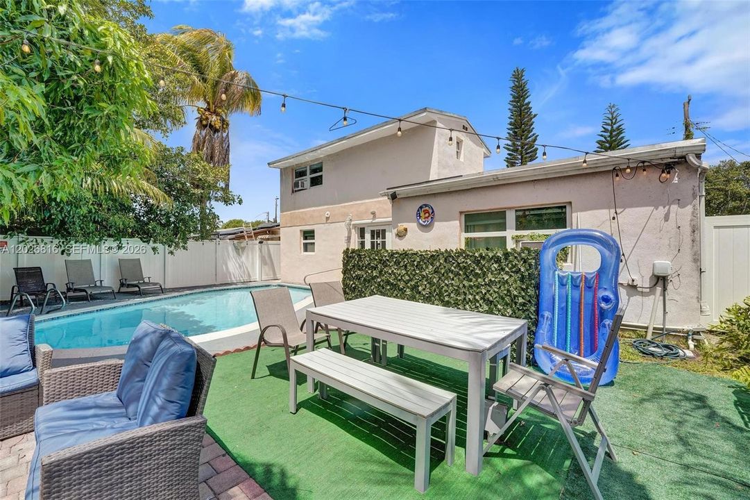 Active With Contract: $4,500 (4 beds, 3 baths, 1356 Square Feet)