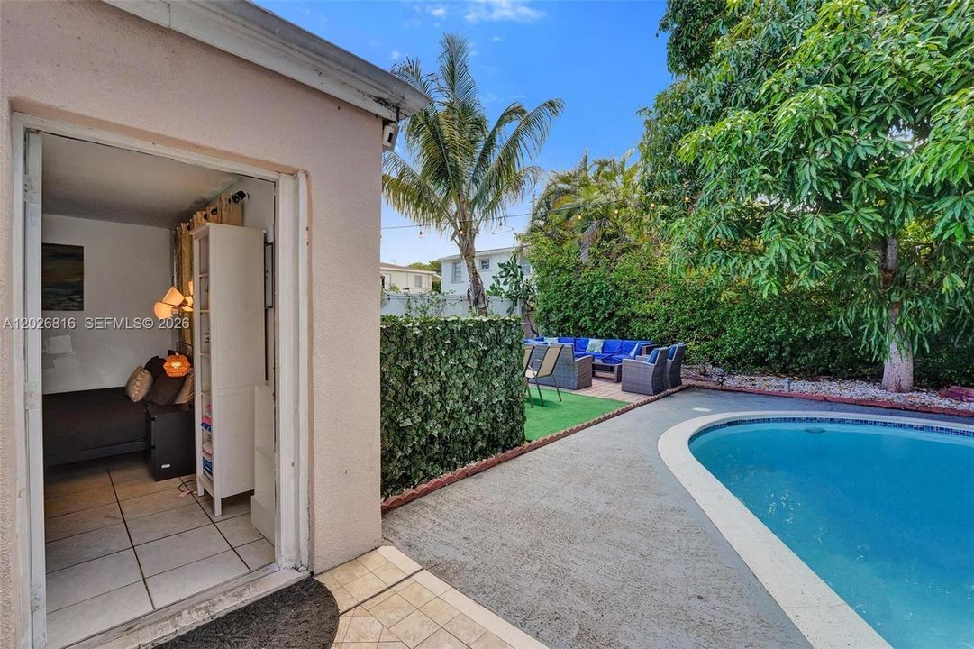 Active With Contract: $4,500 (4 beds, 3 baths, 1356 Square Feet)