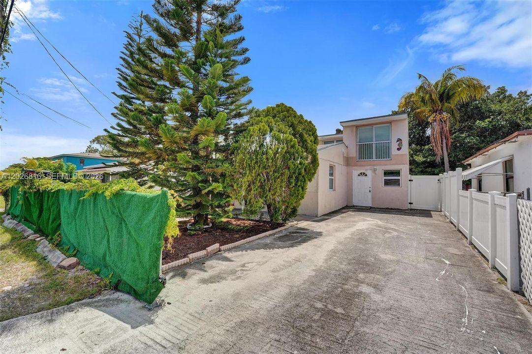 Active With Contract: $4,500 (4 beds, 3 baths, 1356 Square Feet)