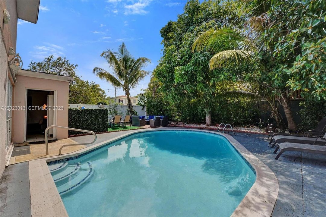 Active With Contract: $4,500 (4 beds, 3 baths, 1356 Square Feet)