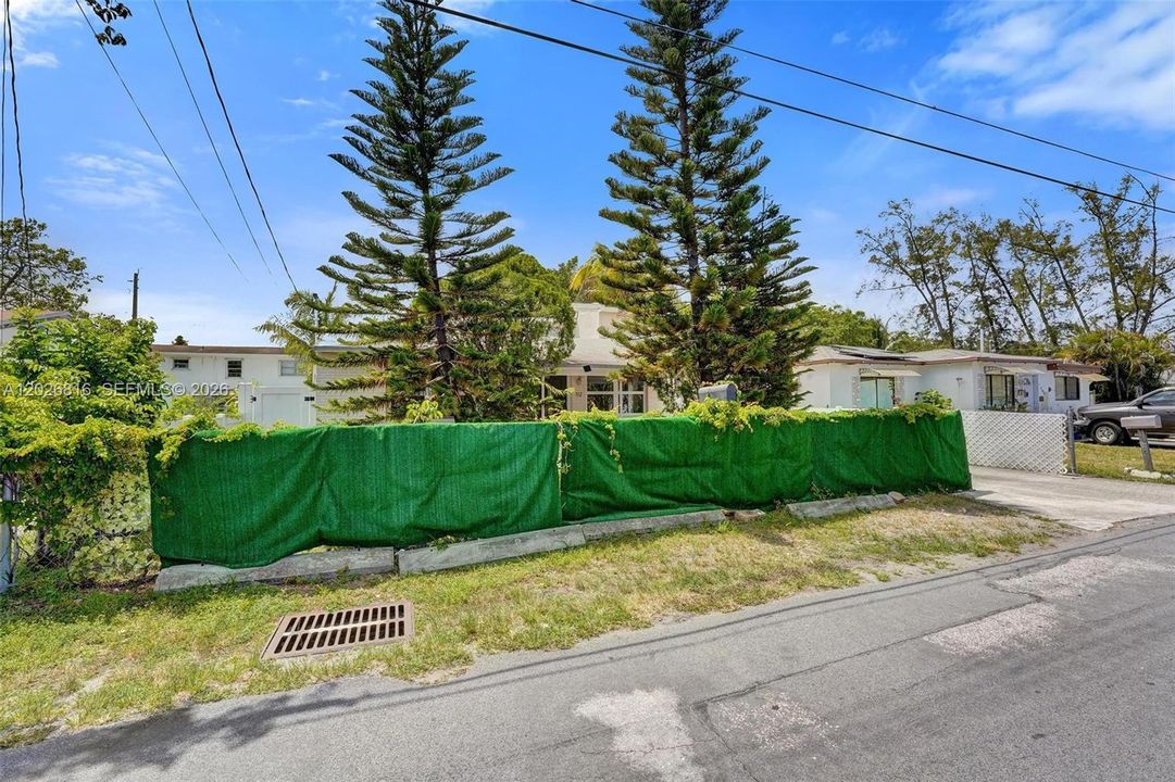 Active With Contract: $4,500 (4 beds, 3 baths, 1356 Square Feet)