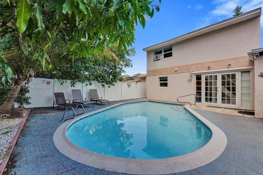 Active With Contract: $4,500 (4 beds, 3 baths, 1356 Square Feet)