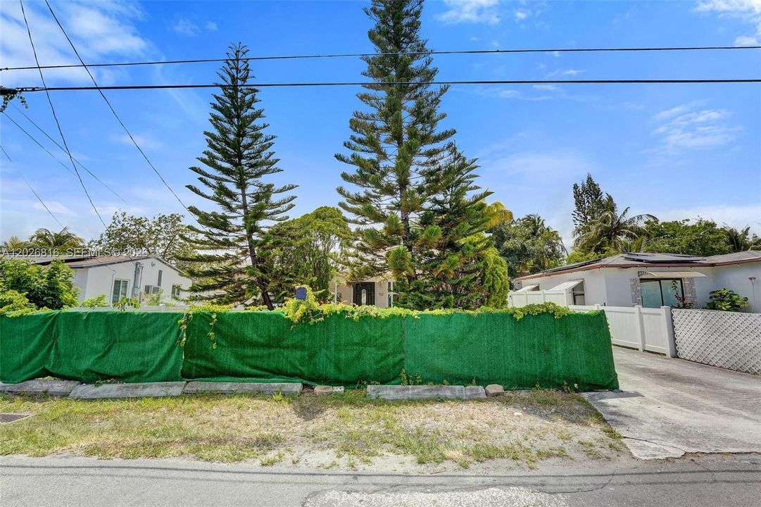 Active With Contract: $4,500 (4 beds, 3 baths, 1356 Square Feet)