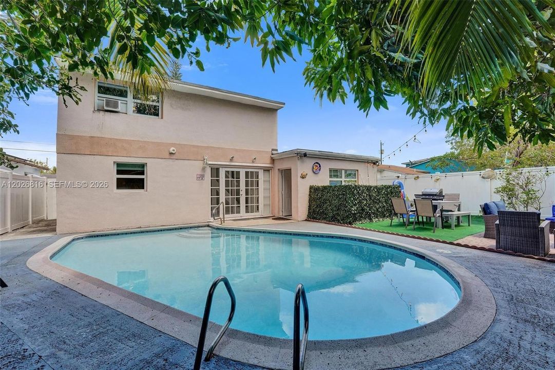 Active With Contract: $4,500 (4 beds, 3 baths, 1356 Square Feet)