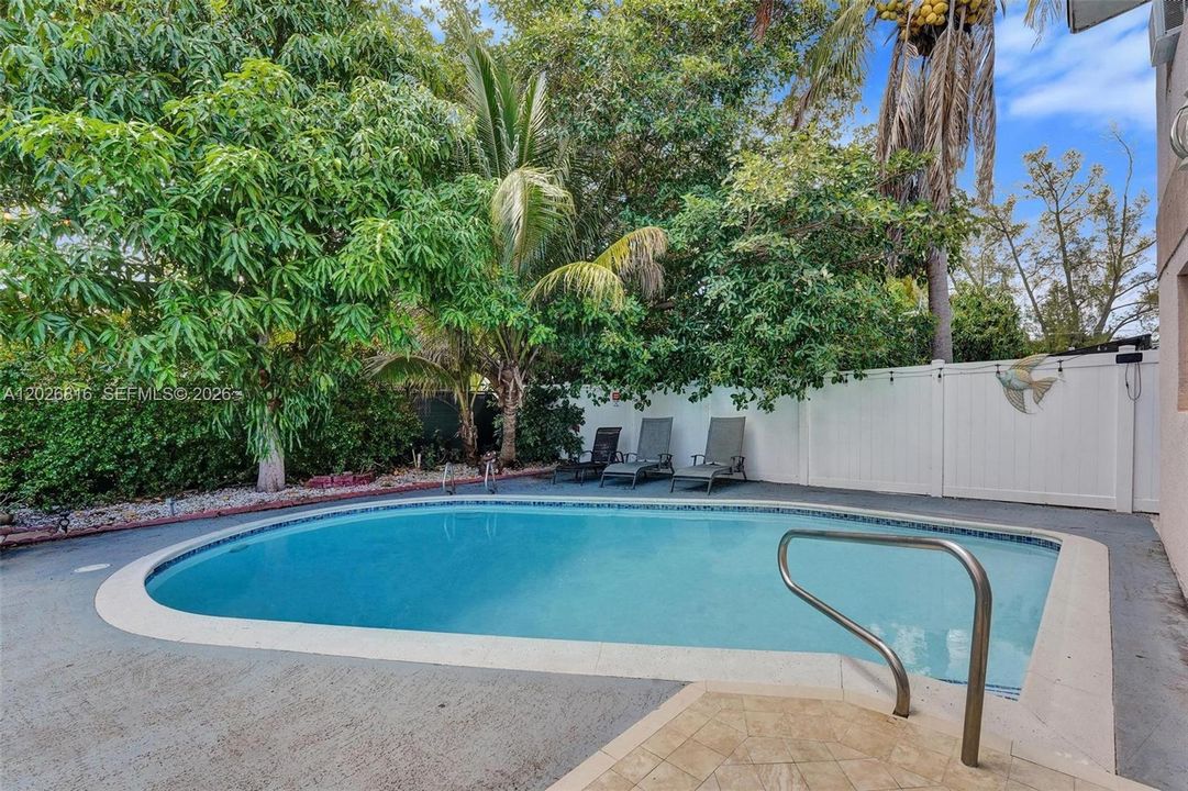 Active With Contract: $4,500 (4 beds, 3 baths, 1356 Square Feet)