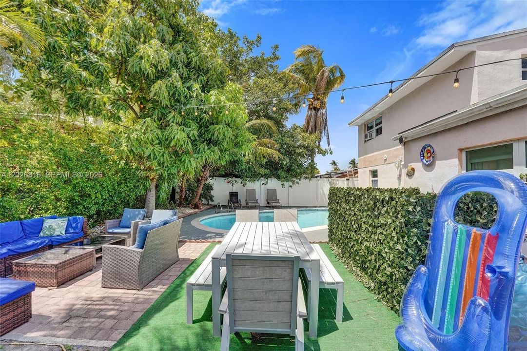 Active With Contract: $4,500 (4 beds, 3 baths, 1356 Square Feet)