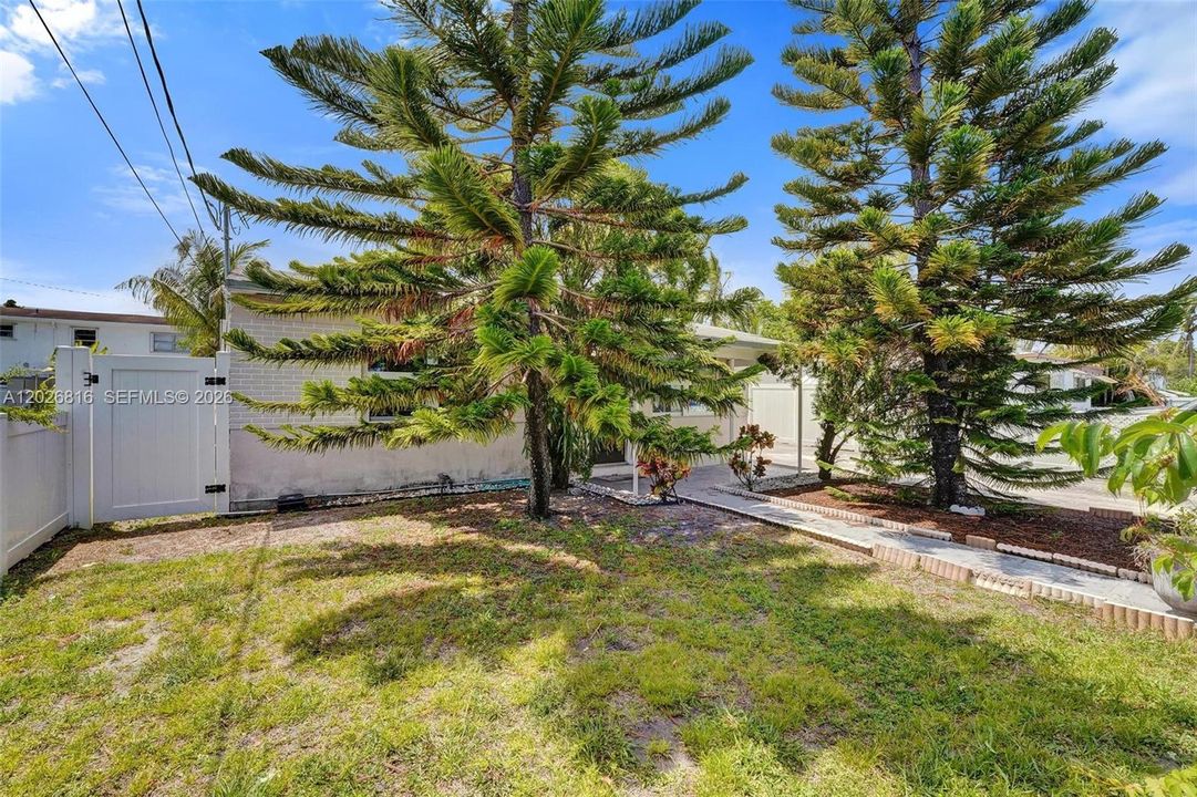 Active With Contract: $4,500 (4 beds, 3 baths, 1356 Square Feet)