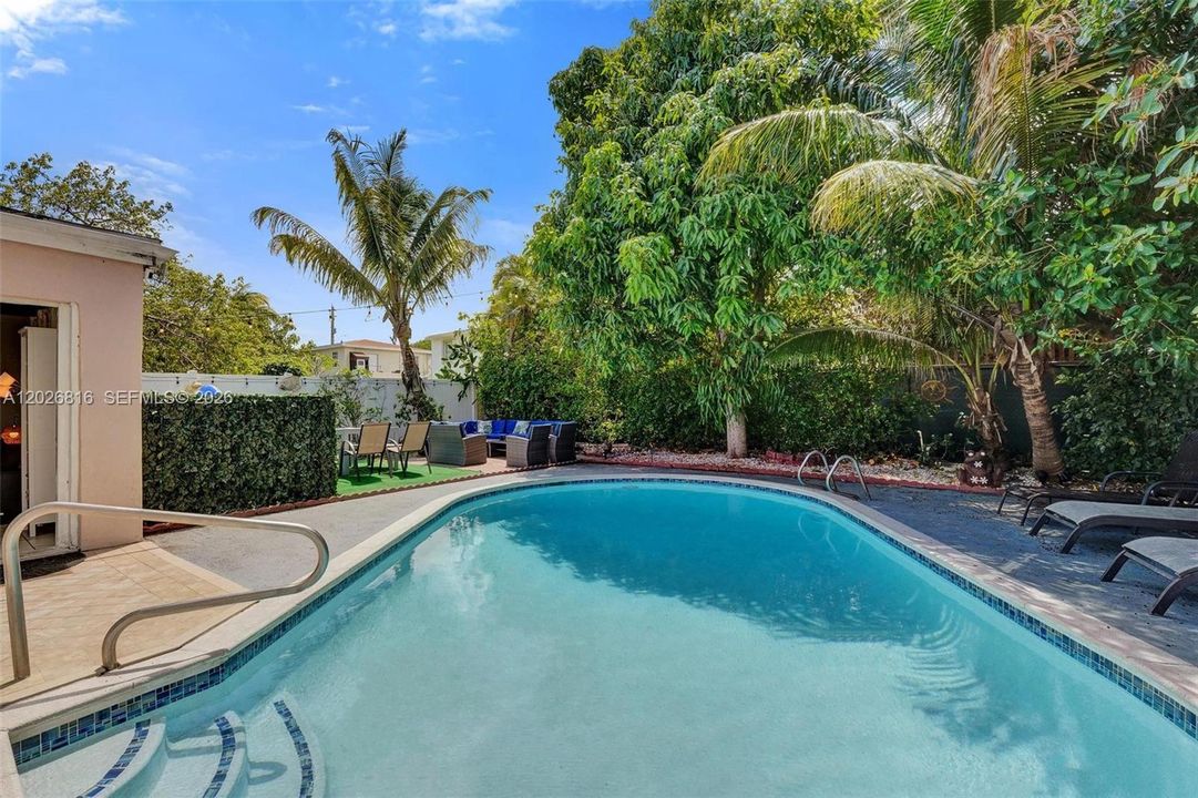 Active With Contract: $4,500 (4 beds, 3 baths, 1356 Square Feet)