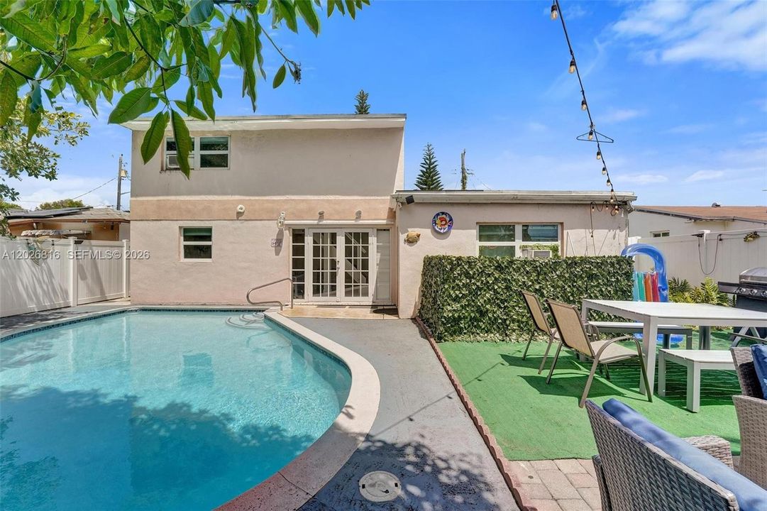 Active With Contract: $4,500 (4 beds, 3 baths, 1356 Square Feet)