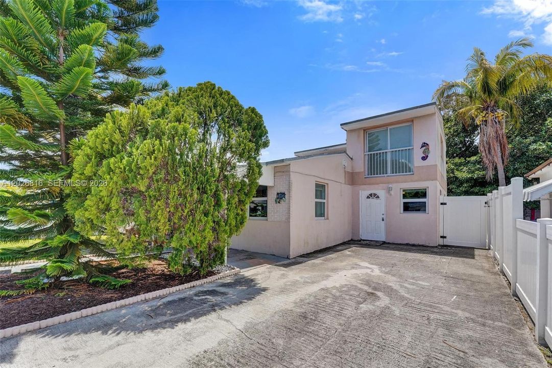 Active With Contract: $4,500 (4 beds, 3 baths, 1356 Square Feet)
