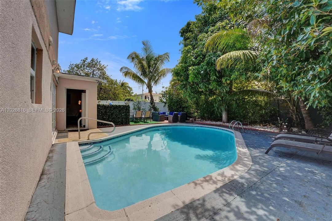 Active With Contract: $4,500 (4 beds, 3 baths, 1356 Square Feet)