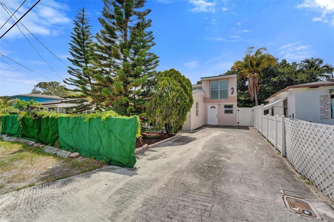 Active With Contract: $4,500 (4 beds, 3 baths, 1356 Square Feet)