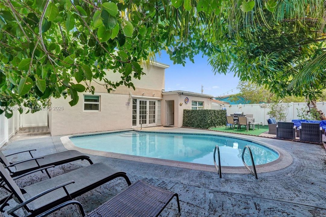 Active With Contract: $4,500 (4 beds, 3 baths, 1356 Square Feet)