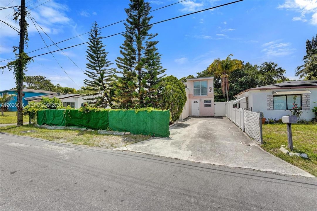 Active With Contract: $4,500 (4 beds, 3 baths, 1356 Square Feet)