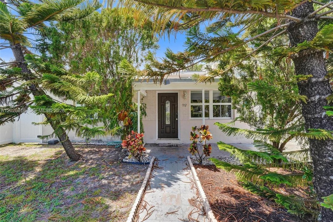 Active With Contract: $4,500 (4 beds, 3 baths, 1356 Square Feet)
