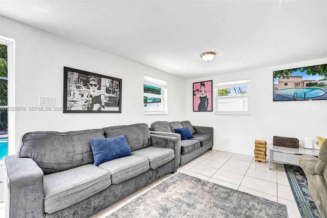 Active With Contract: $4,500 (4 beds, 3 baths, 1356 Square Feet)