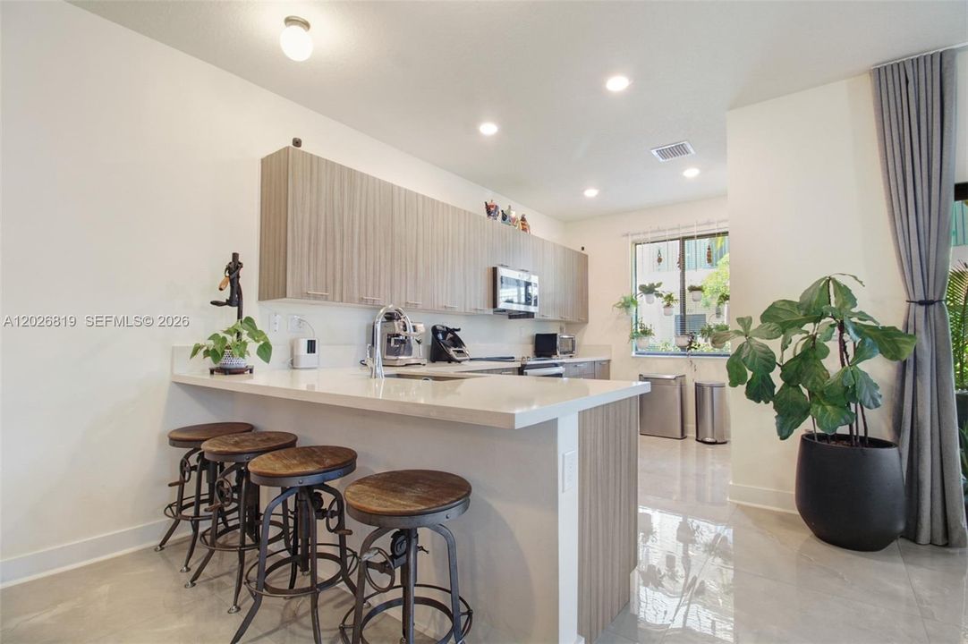 For Rent: $4,500 (3 beds, 3 baths, 1894 Square Feet)