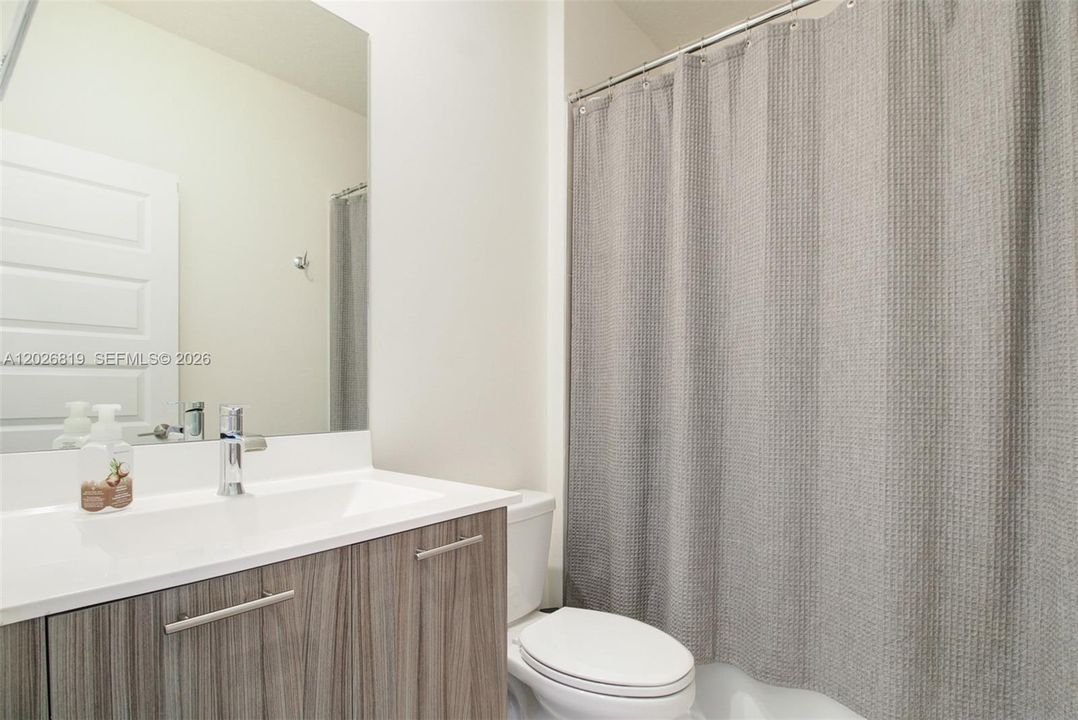 Second full Bathroom