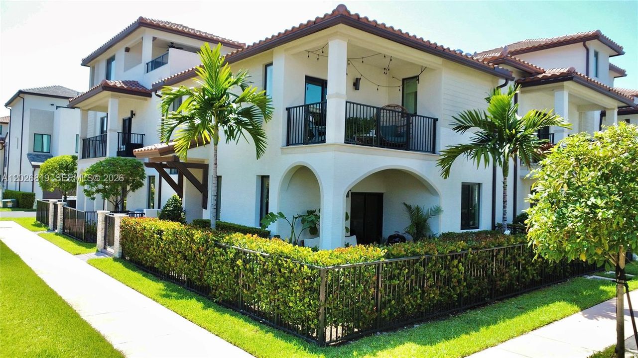 For Rent: $4,500 (3 beds, 3 baths, 1894 Square Feet)