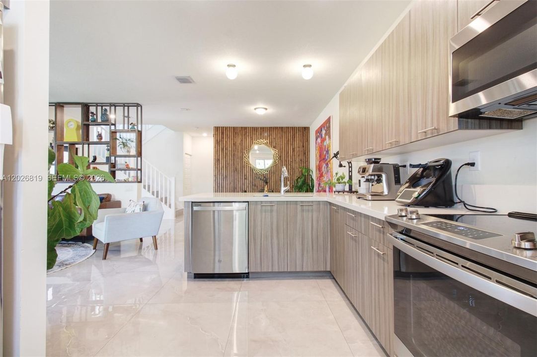 For Rent: $4,500 (3 beds, 3 baths, 1894 Square Feet)