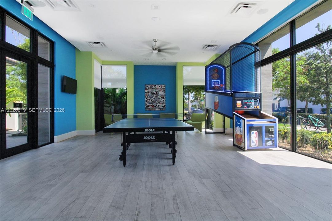 For Rent: $4,500 (3 beds, 3 baths, 1894 Square Feet)