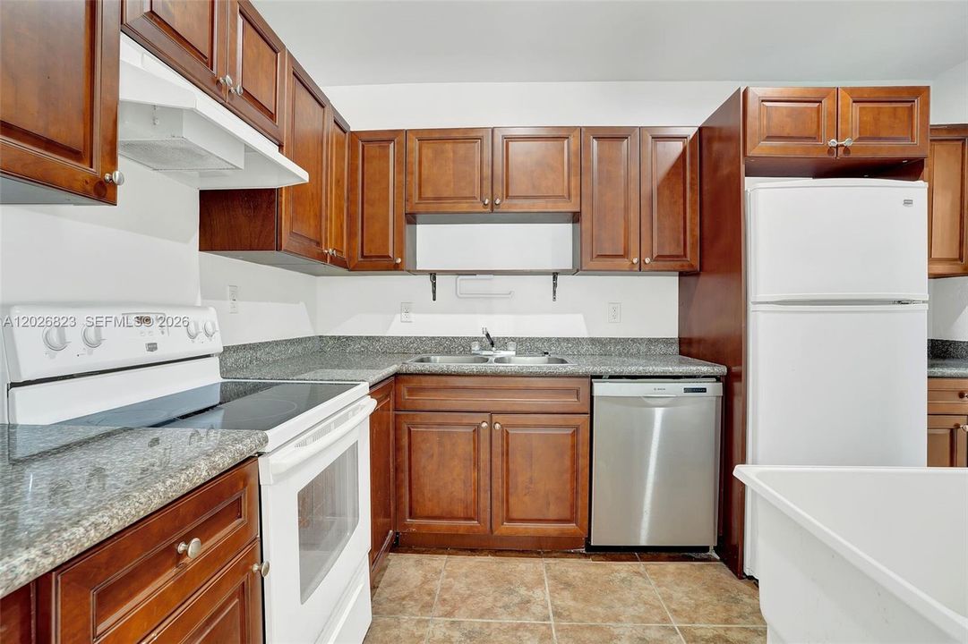 En Renta: $3,099 (3 camas, 1 baños, 2092 Pies cuadrados)