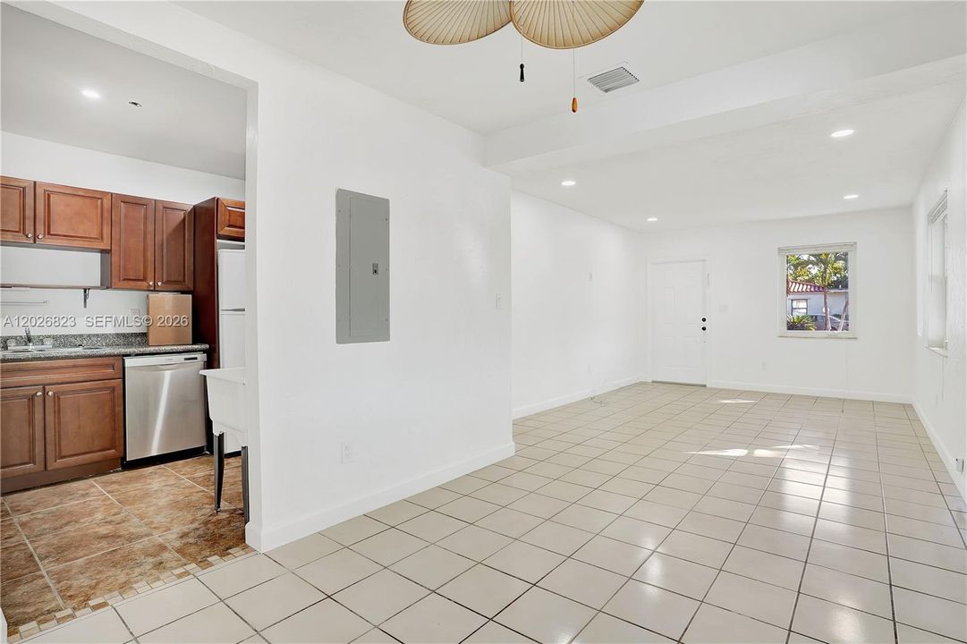 En Renta: $3,099 (3 camas, 1 baños, 2092 Pies cuadrados)