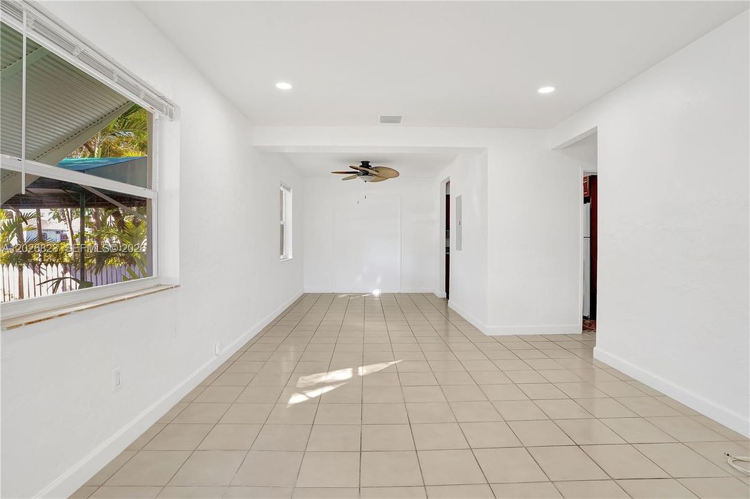En Renta: $3,099 (3 camas, 1 baños, 2092 Pies cuadrados)