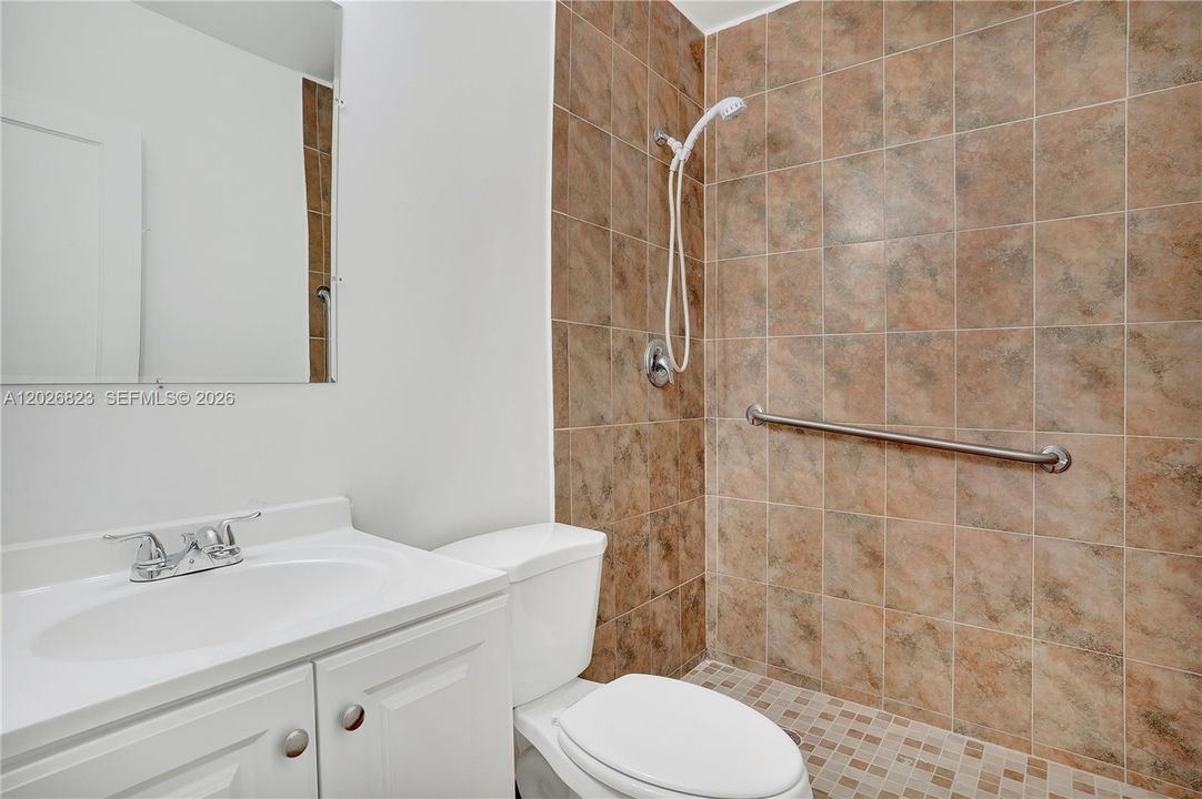 En Renta: $3,099 (3 camas, 1 baños, 2092 Pies cuadrados)