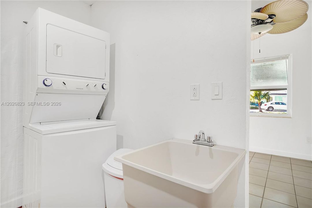 En Renta: $3,099 (3 camas, 1 baños, 2092 Pies cuadrados)