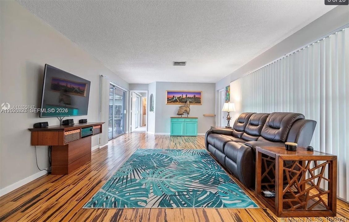 For Sale: $675,000 (4 beds, 2 baths, 1436 Square Feet)