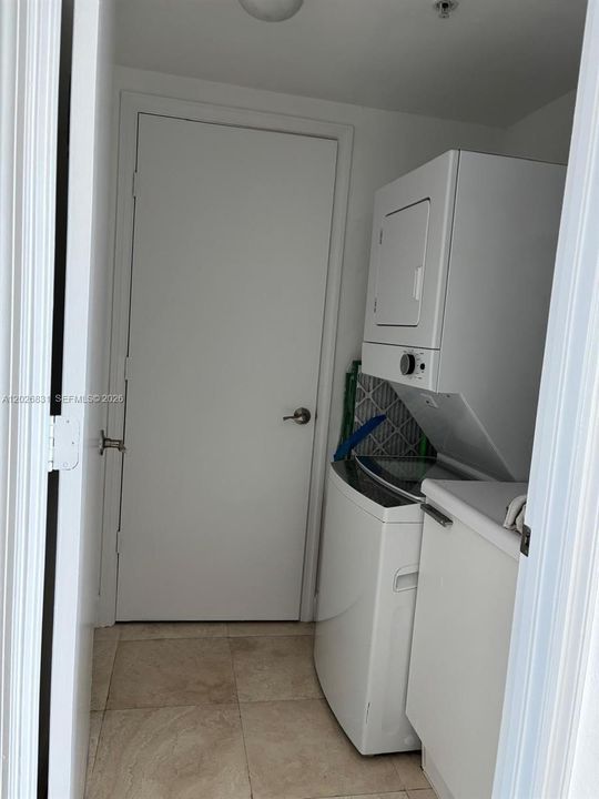 Active With Contract: $2,899 (2 beds, 2 baths, 1763 Square Feet)