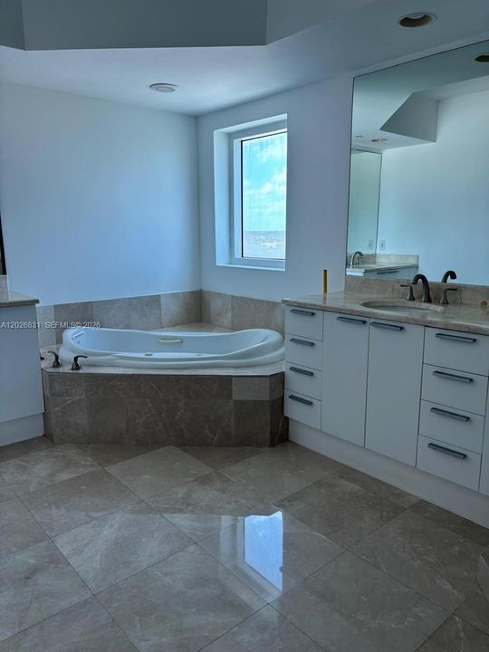 Active With Contract: $2,899 (2 beds, 2 baths, 1763 Square Feet)