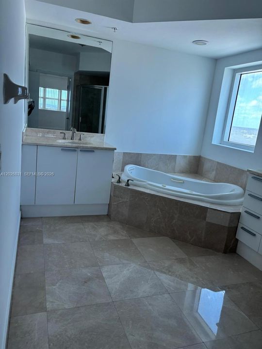 Active With Contract: $2,899 (2 beds, 2 baths, 1763 Square Feet)
