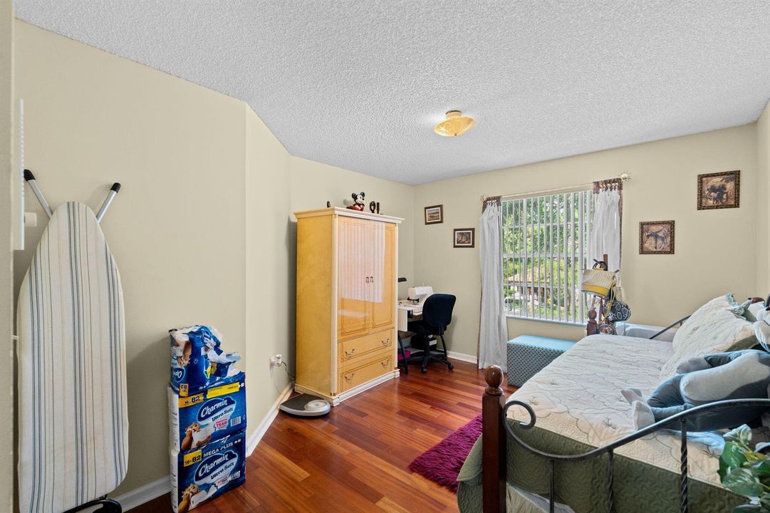 32-web-or-mls-A7405978