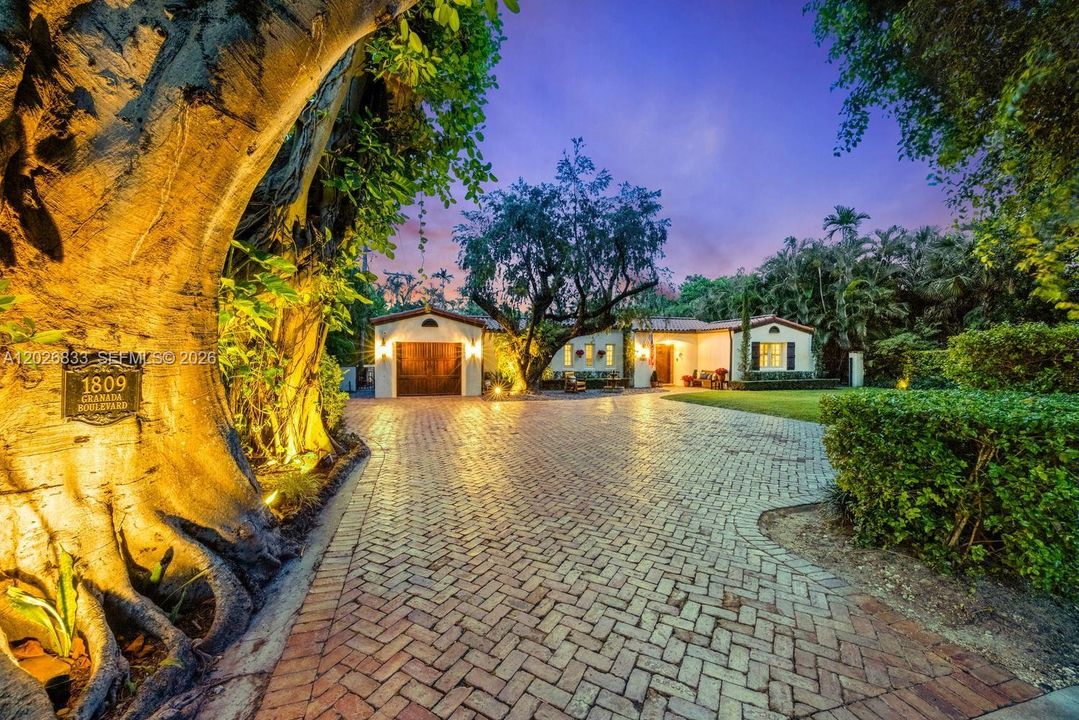 Activo con contrato: $2,699,999 (3 camas, 4 baños, 2960 Pies cuadrados)