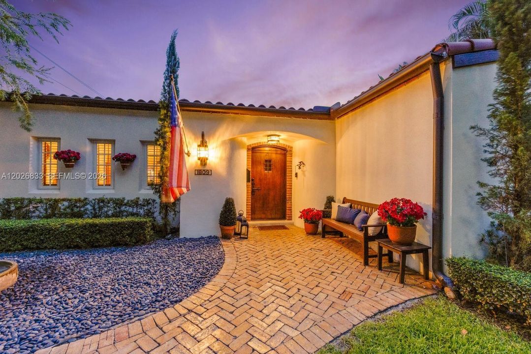 Activo con contrato: $2,699,999 (3 camas, 4 baños, 2960 Pies cuadrados)