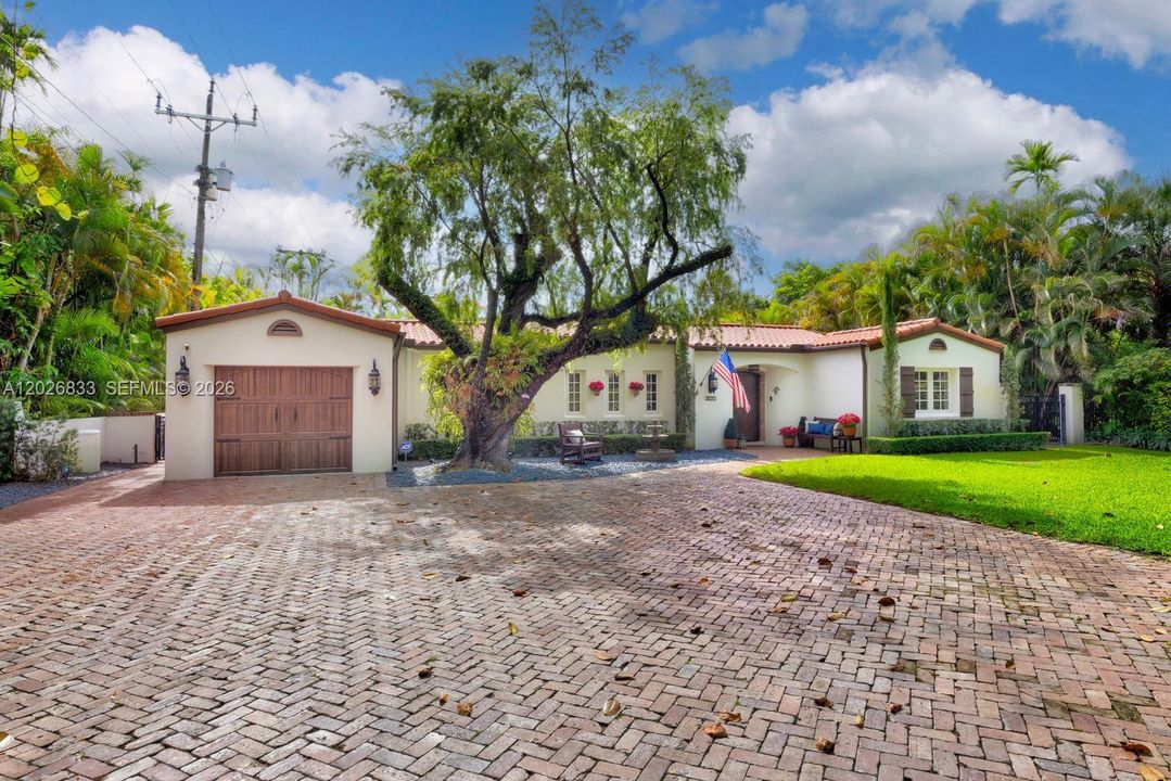 Activo con contrato: $2,699,999 (3 camas, 4 baños, 2960 Pies cuadrados)