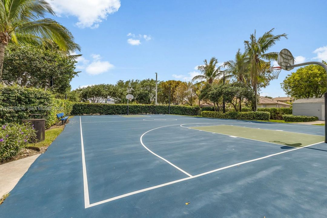 For Sale: $788,000 (5 beds, 3 baths, 2342 Square Feet)