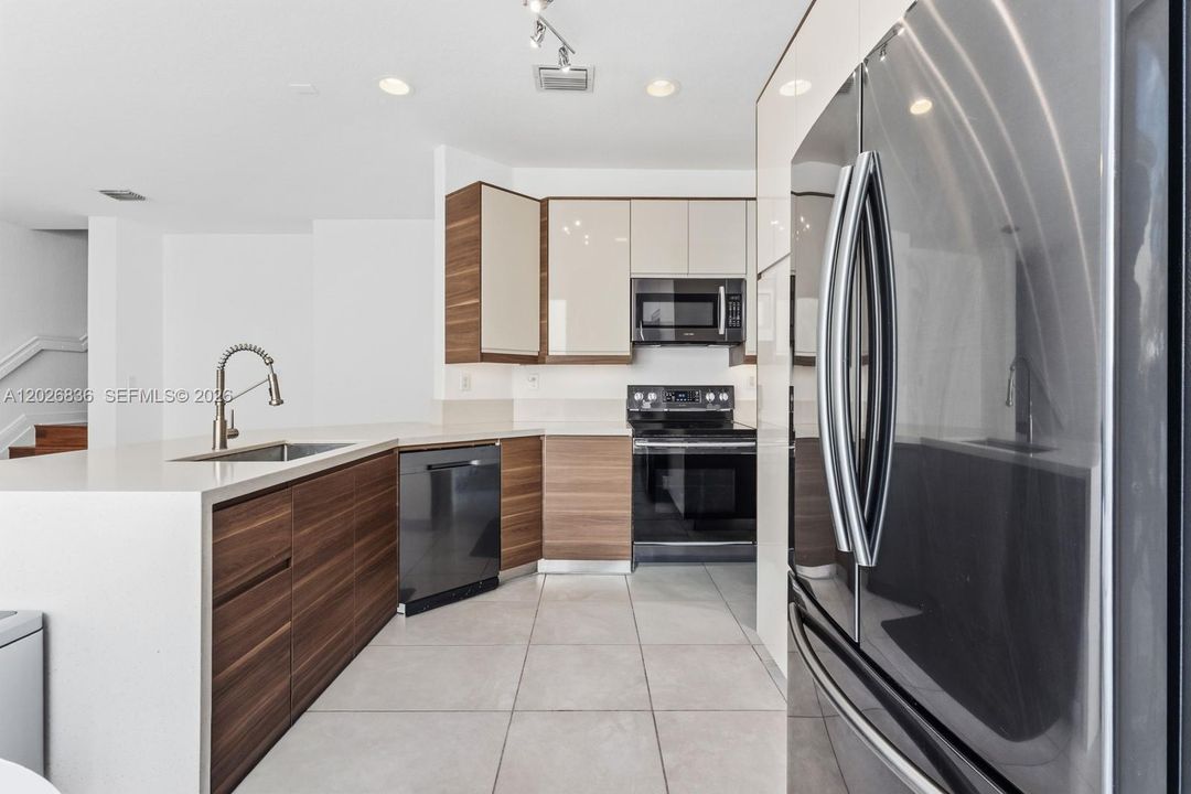 For Sale: $788,000 (5 beds, 3 baths, 2342 Square Feet)