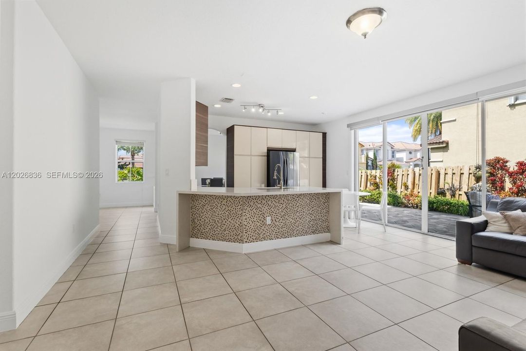 For Sale: $788,000 (5 beds, 3 baths, 2342 Square Feet)