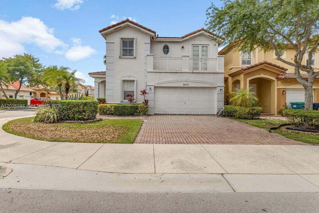 For Sale: $788,000 (5 beds, 3 baths, 2342 Square Feet)