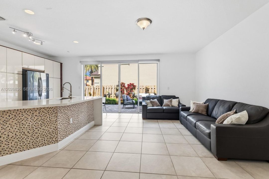 For Sale: $788,000 (5 beds, 3 baths, 2342 Square Feet)