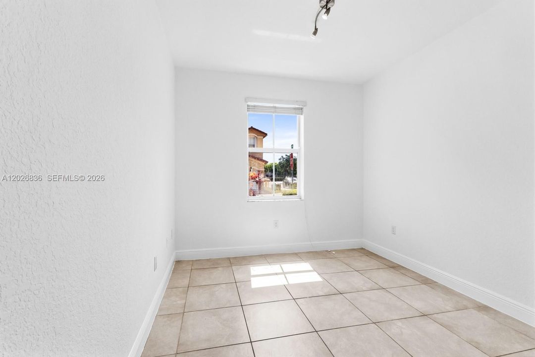 For Sale: $788,000 (5 beds, 3 baths, 2342 Square Feet)