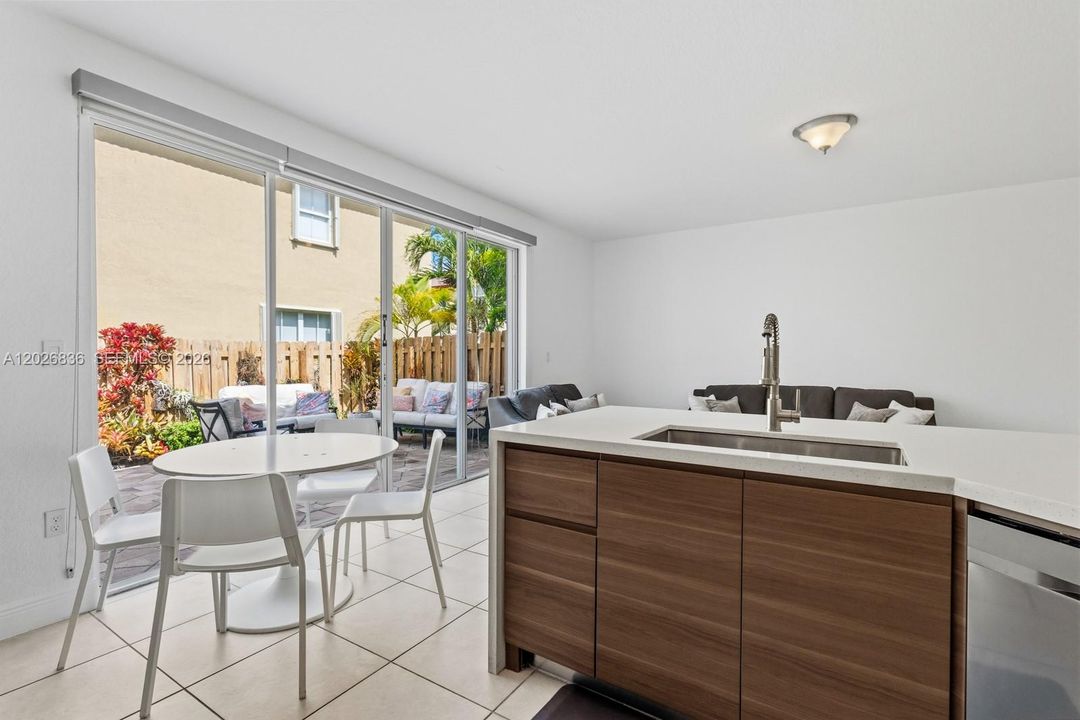 For Sale: $788,000 (5 beds, 3 baths, 2342 Square Feet)