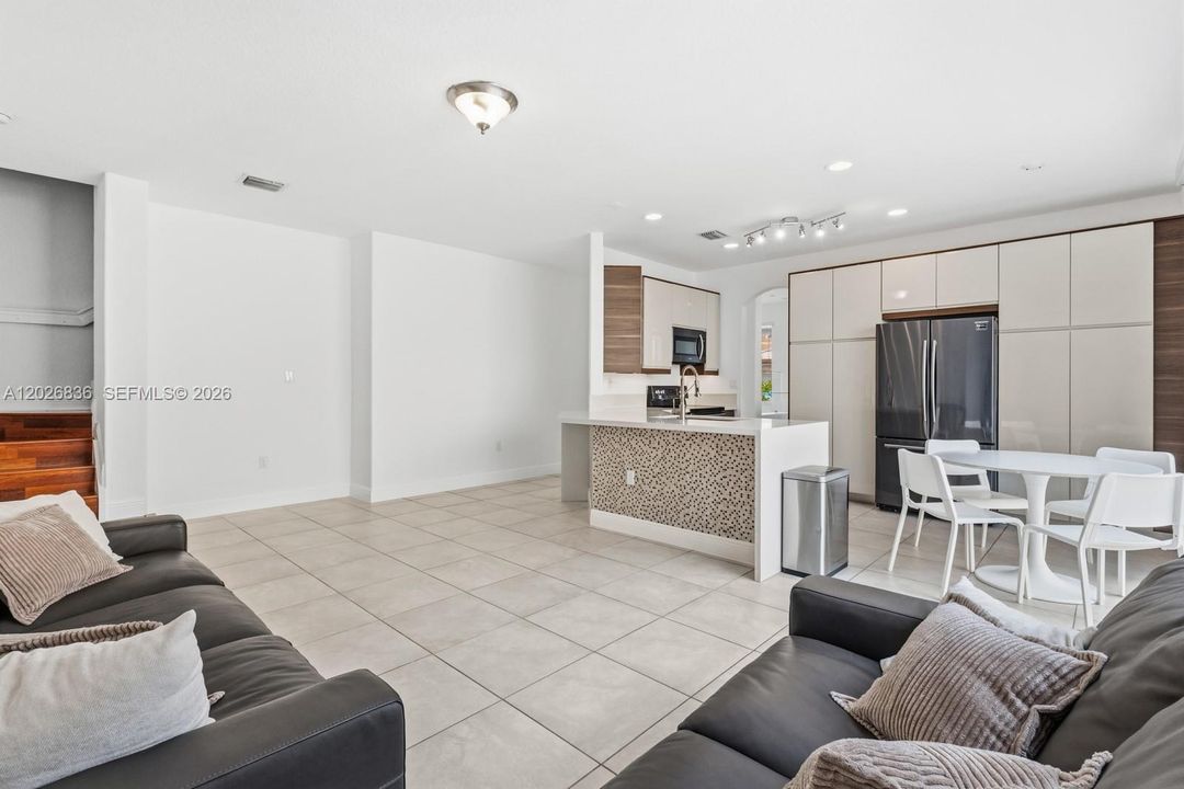 For Sale: $788,000 (5 beds, 3 baths, 2342 Square Feet)