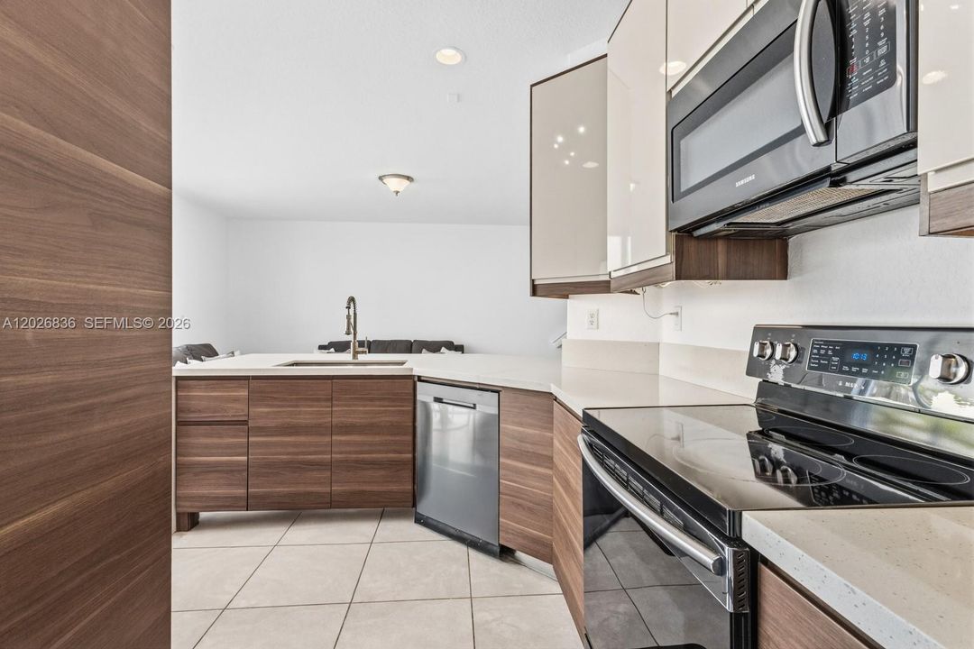 For Sale: $788,000 (5 beds, 3 baths, 2342 Square Feet)