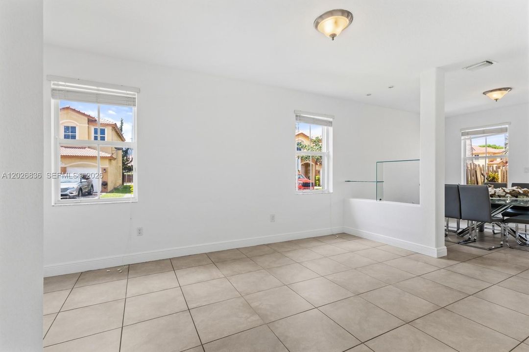 For Sale: $788,000 (5 beds, 3 baths, 2342 Square Feet)