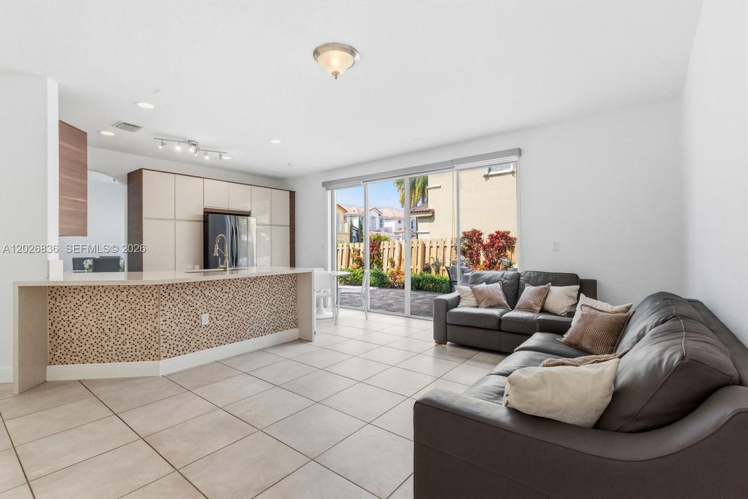 For Sale: $788,000 (5 beds, 3 baths, 2342 Square Feet)